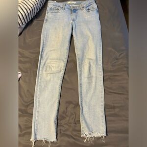 Levi size 2 light wash skinny jeans